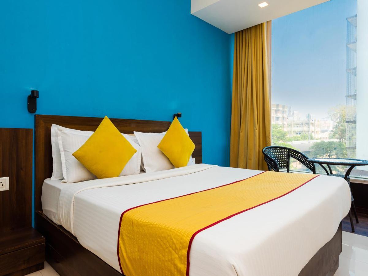 Aura - Near Malad Link Road 3* Mumbai