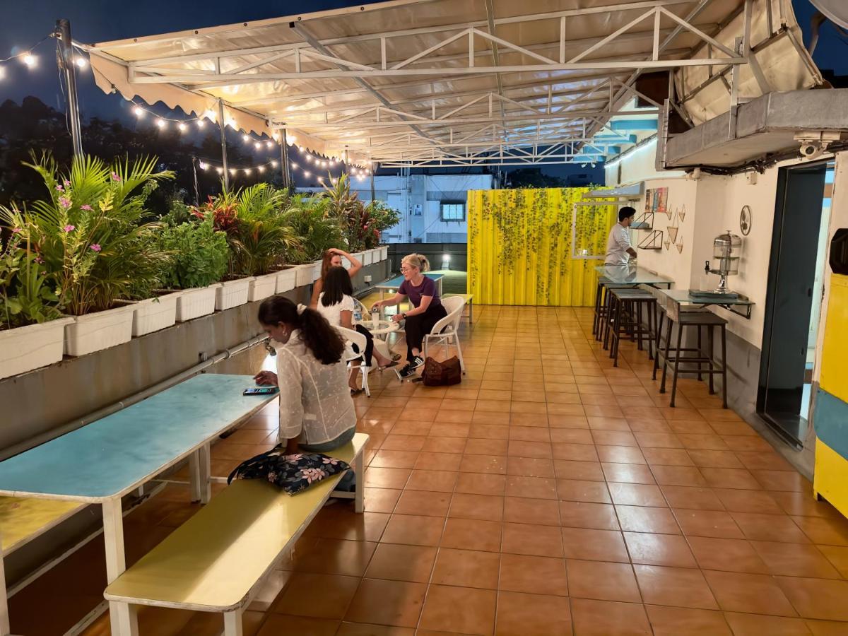 Hostel Locomo Og - Work Eat Mumbai