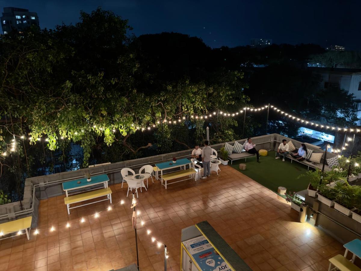 Locomo Og - Work Eat Hostel Mumbai