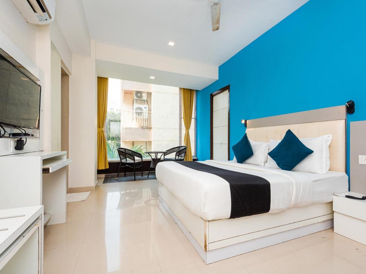 Aura - Near Malad Link Road Mumbai