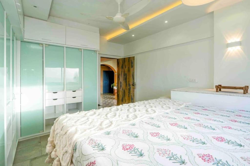 Top-floor Oceanfront Designer In Bandra Mumbai