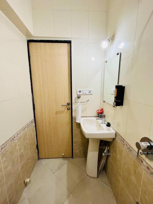 La France 4bhk Service Apartment