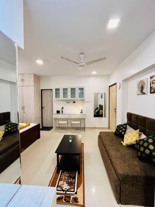 La France 4bhk Service * Mumbai