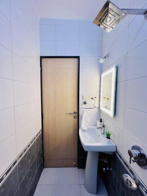 Apartment La France 4bhk Service Mumbai