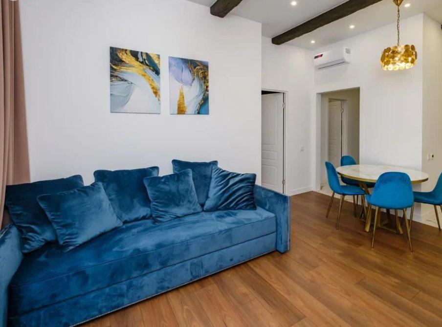 Bright Weekend In Apartment