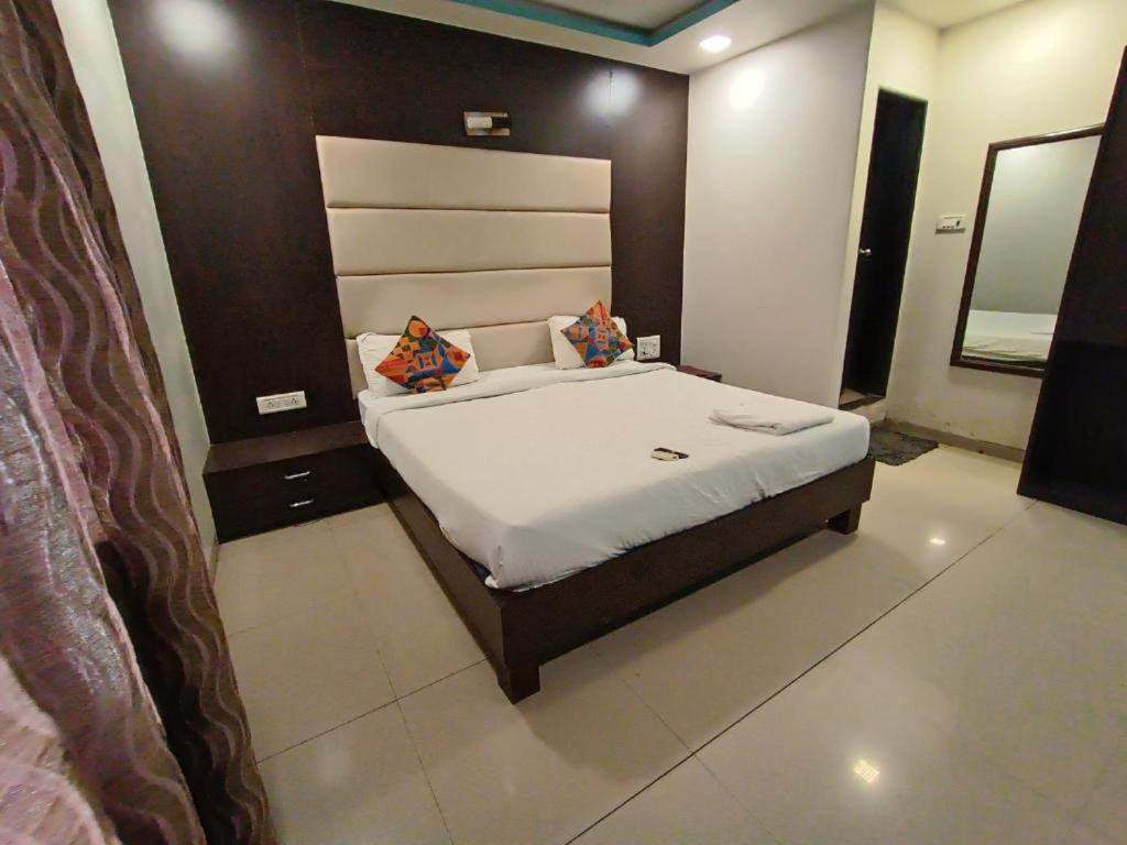 Adore Palace Lodge Mumbai