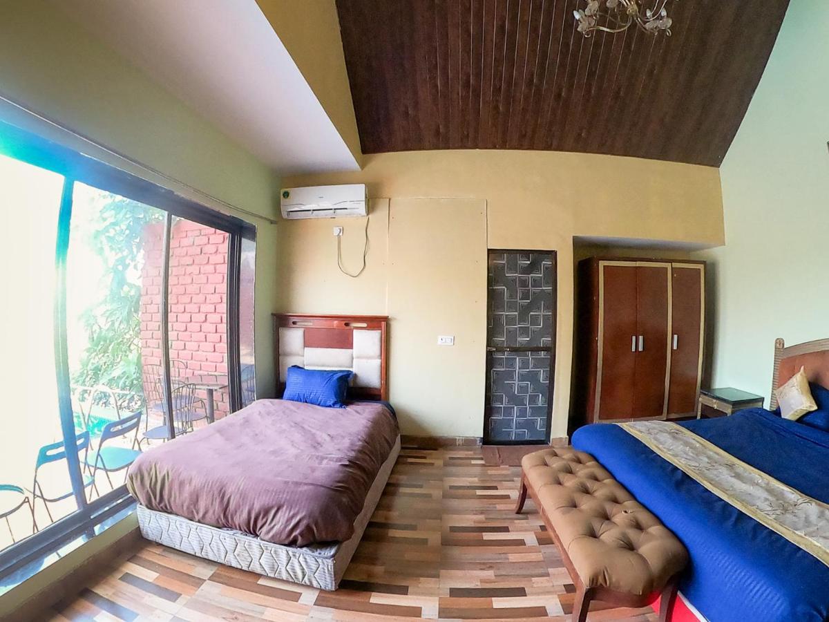 4 Star Paradise * Mumbai