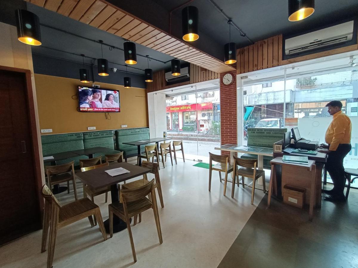 Highway Andheri East Hotel 3*