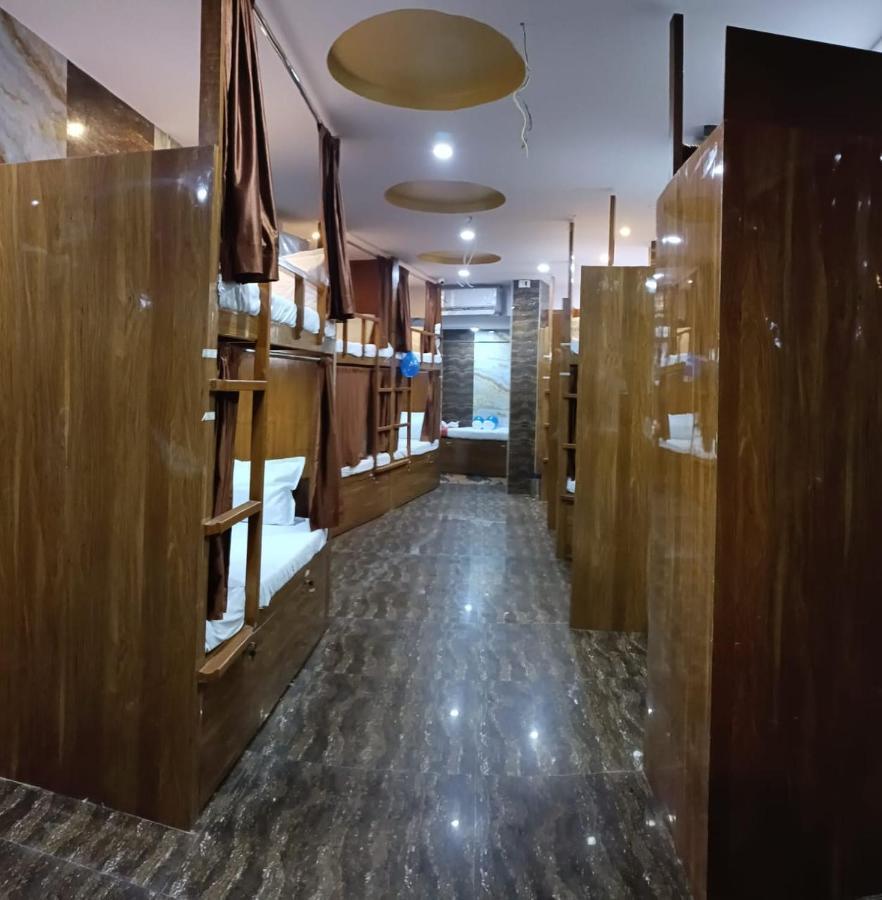 Hostel Crystalinn And *