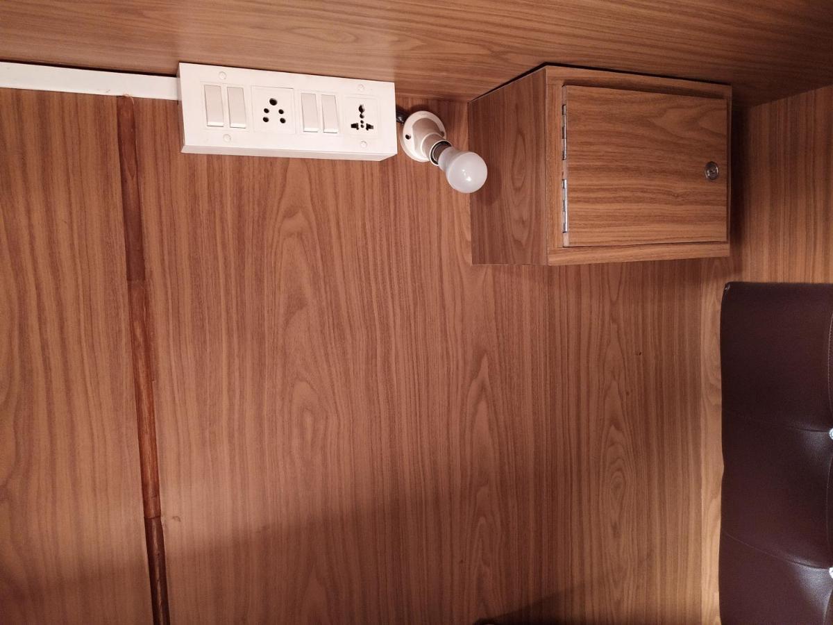 Sd Ac Deluxe Hostel *