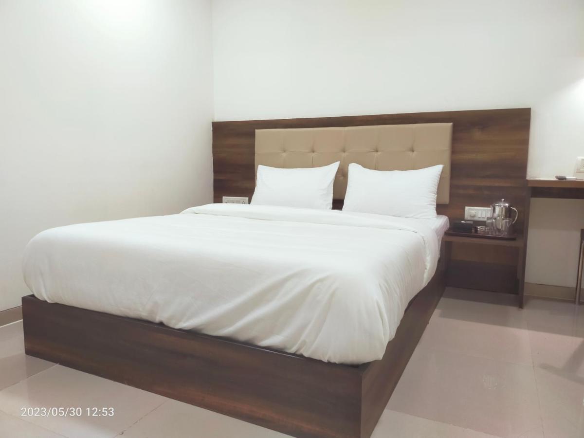 Precious Pearl Hotel
