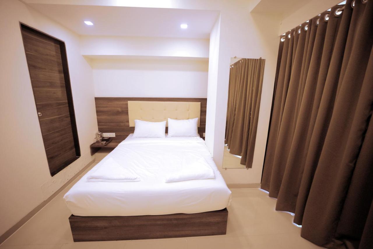 Precious Pearl Hotel