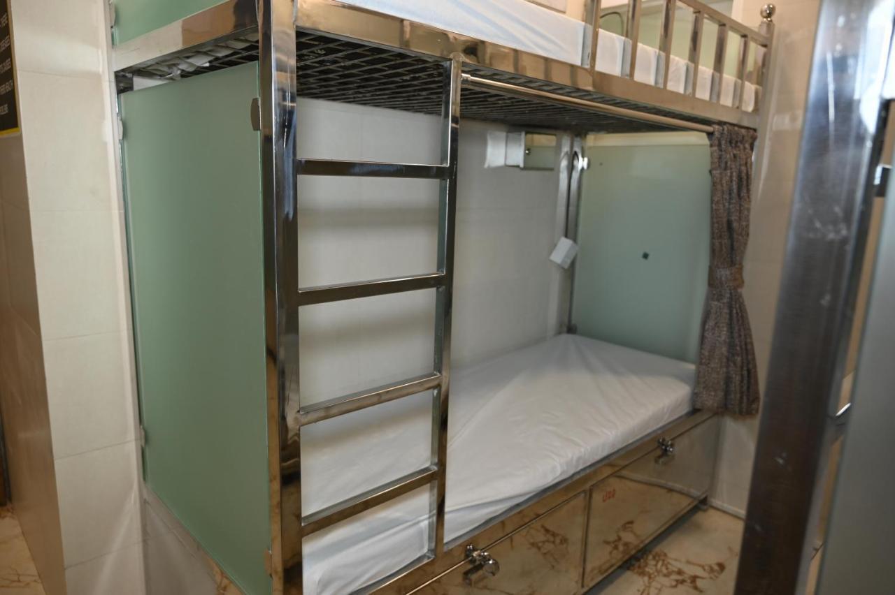 Sagar Andheri - Nearest To Andheri Railway Station West Capsule hotel *