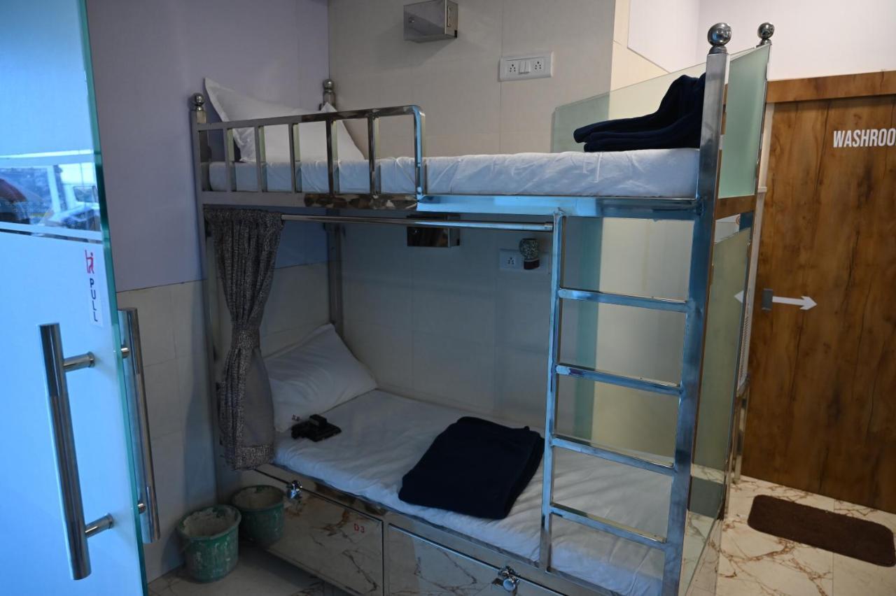 Capsule hotel Sagar Andheri - Nearest To Andheri Railway Station West *