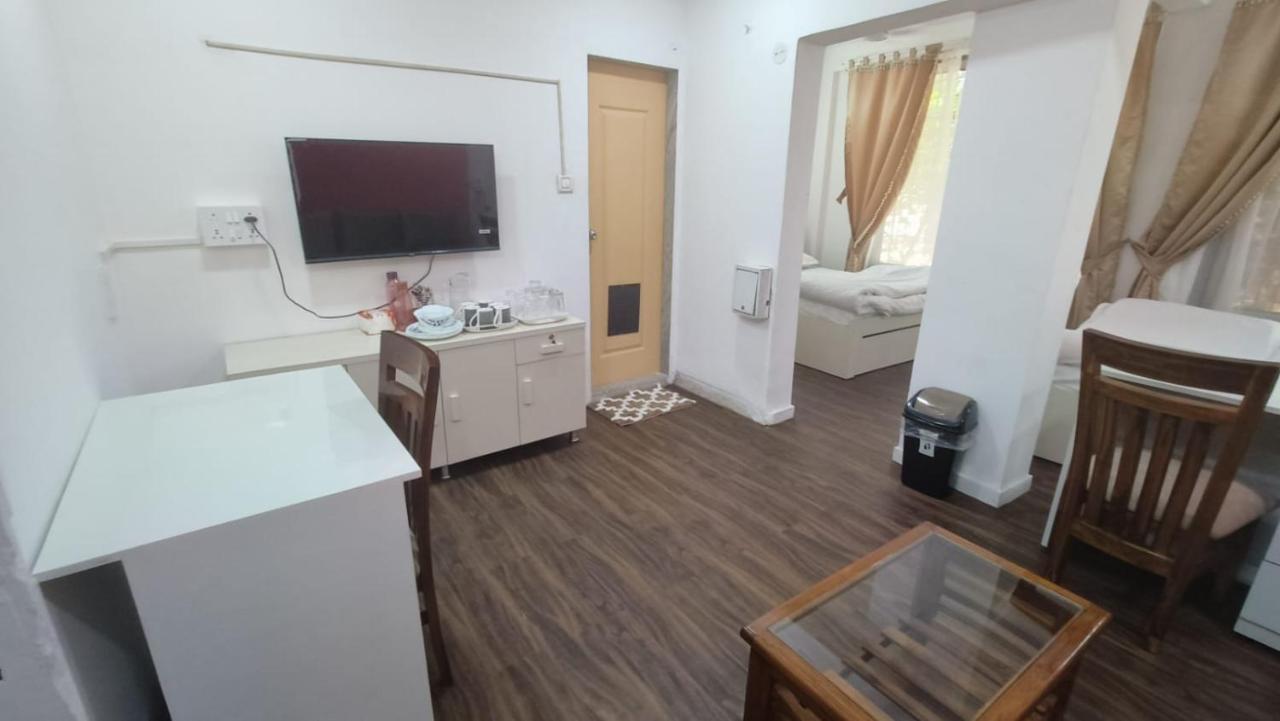 Homestay Spacious For 6 In Near Kokilaben Hospital, Andheri West Mumbai