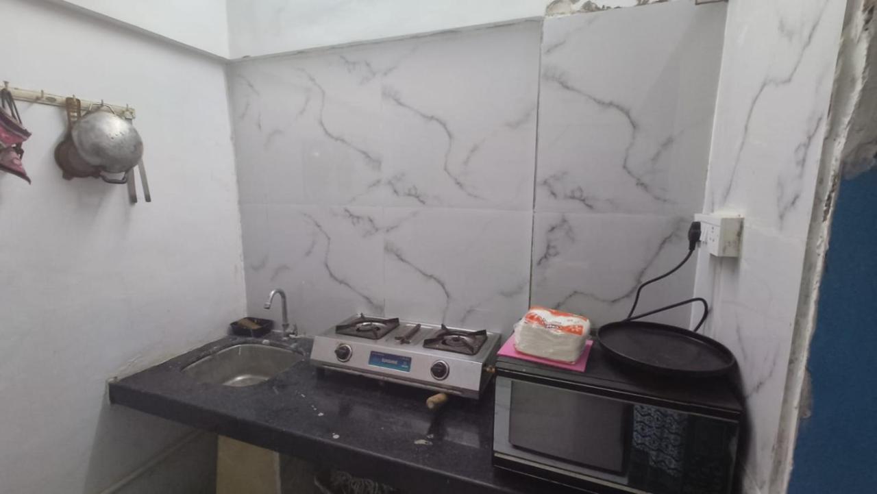Homestay Spacious For 6 In Near Kokilaben Hospital, Andheri West