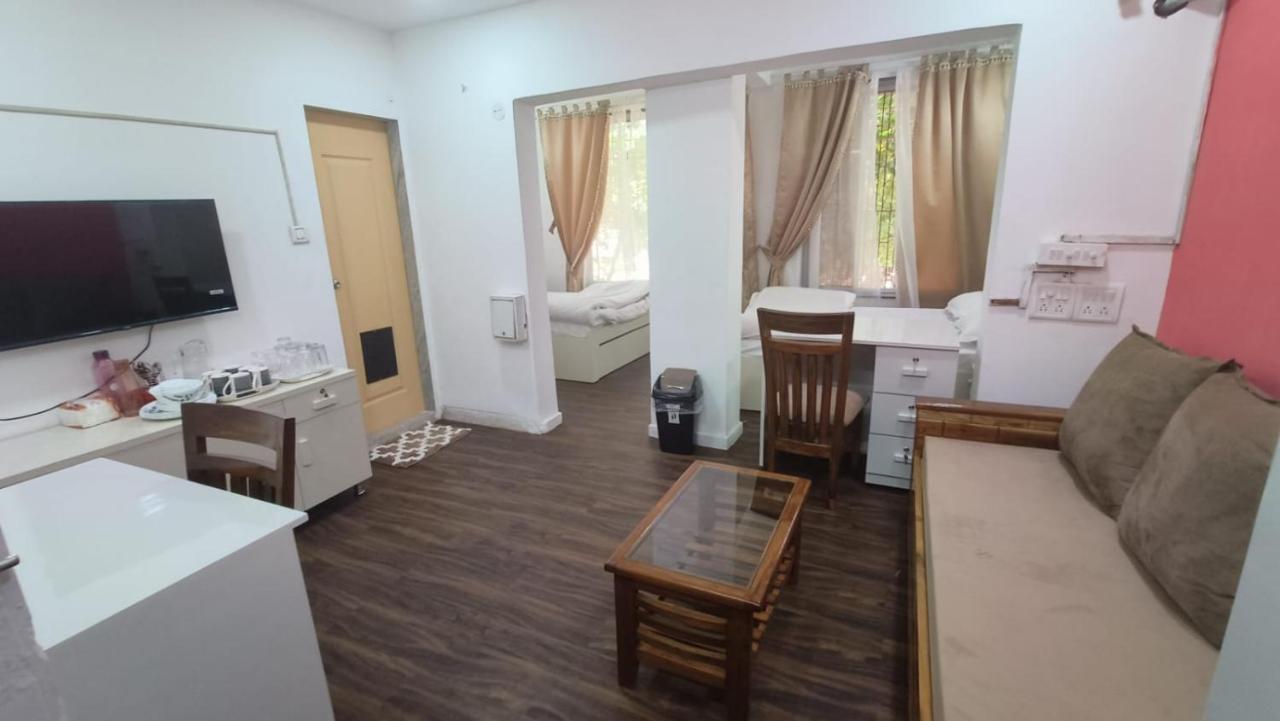 Spacious For 6 In Near Kokilaben Hospital, Andheri West