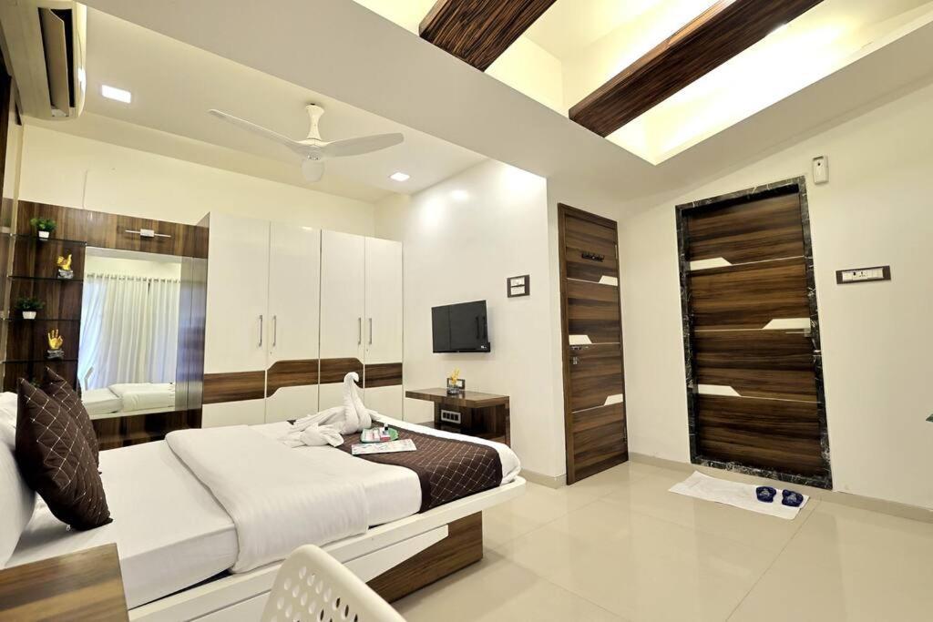 Borivali 4 Bedroom - Gagal