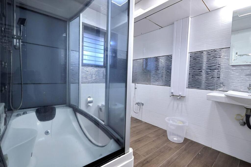 Borivali 4 Bedroom - Gagal Villa *