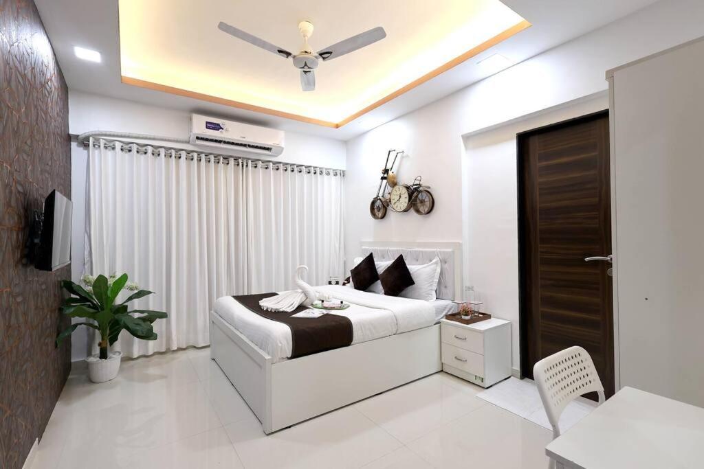 Apartment Iconic 3 Bedroom - Borivali East *