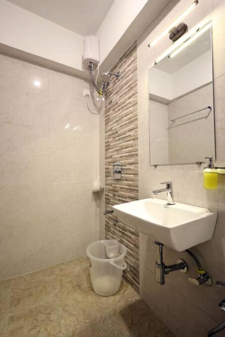 Iconic 3 Bedroom - Borivali East Apartment Mumbai