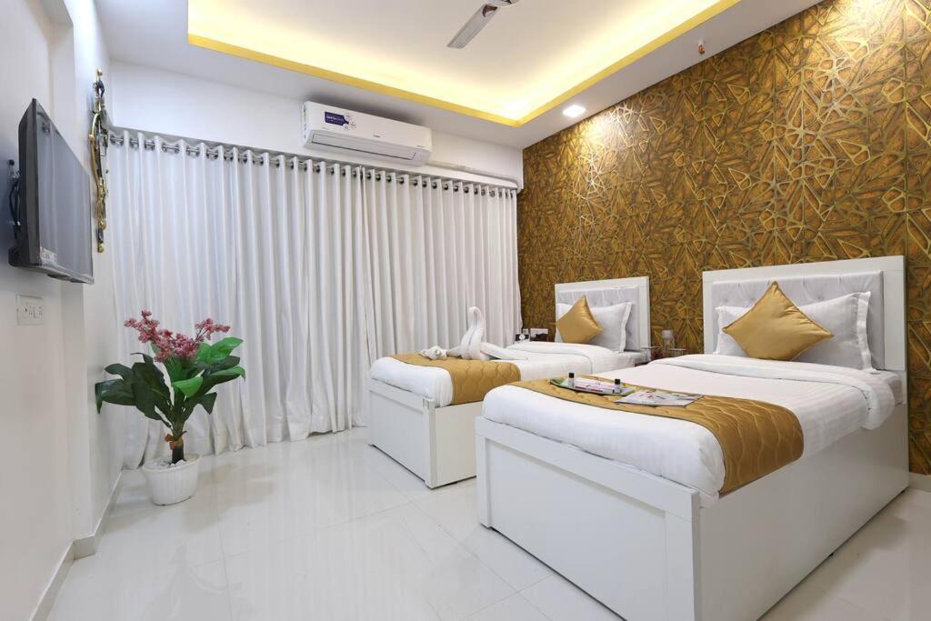 Iconic 3 Bedroom - Borivali East Apartment *
