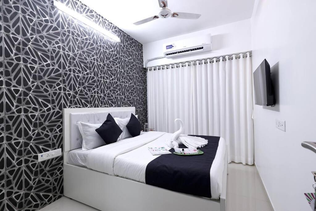 Iconic 3 Bedroom - Borivali East Apartment
