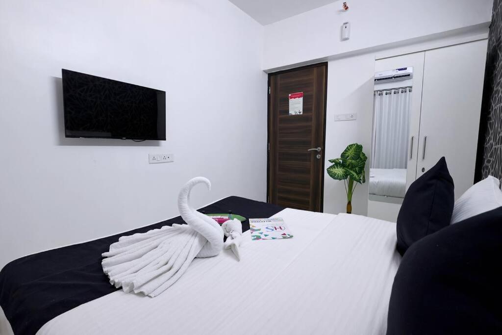 Iconic 3 Bedroom - Borivali East Mumbai