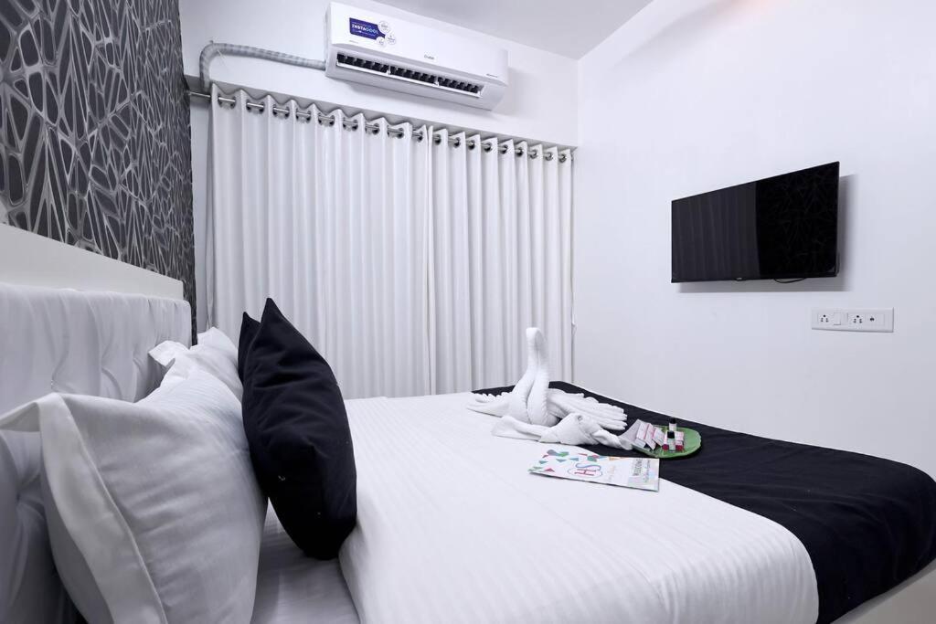 Iconic 3 Bedroom - Borivali East Apartment *