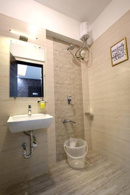 Apartment Iconic 3 Bedroom - Borivali East *