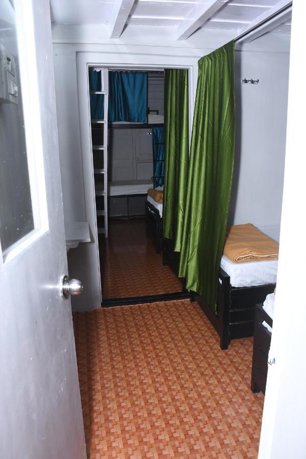 Hangout For Male & Female Marol Mumbai