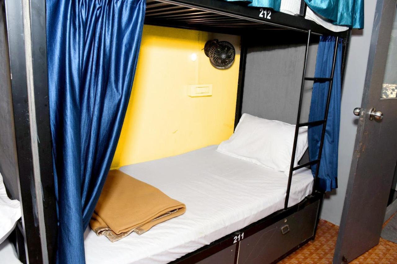 Hangout For Male & Female Marol Hostel Mumbai