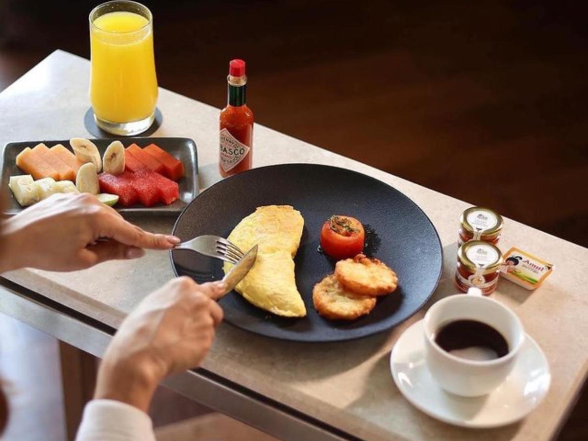 Courtyard By Marriott International Airport 5*