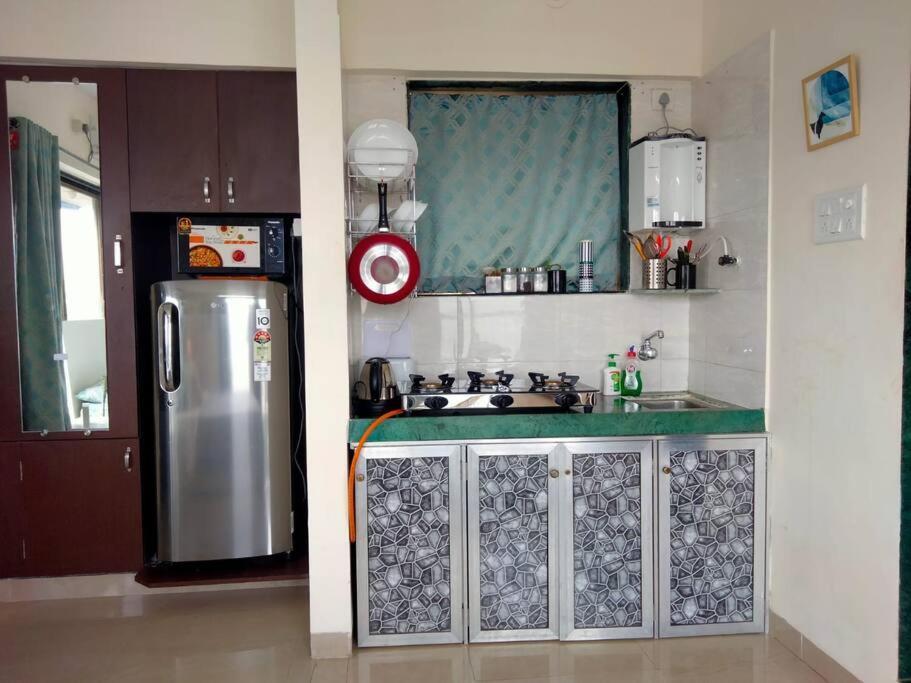 Apartment 7 - Studio Velankanni Heights, Behaind Nanavati Hospital, Vile Parle By Connekt Homes Mumbai