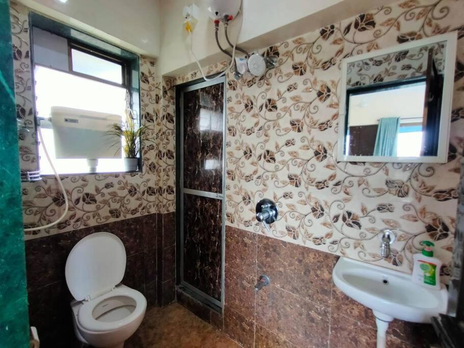 7 - Studio Velankanni Heights, Behaind Nanavati Hospital, Vile Parle By Connekt Homes Apartment *