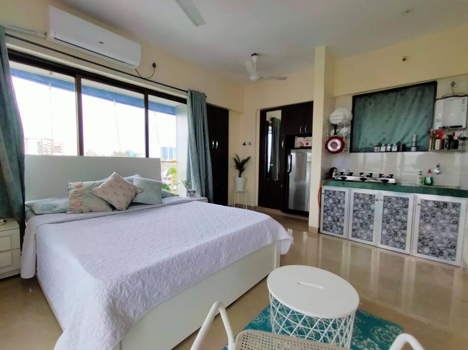 7 - Studio Velankanni Heights, Behaind Nanavati Hospital, Vile Parle By Connekt Homes Apartment *