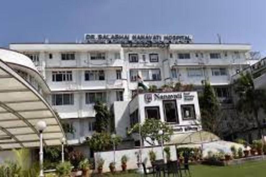 Apartment 7 - Studio Velankanni Heights, Behaind Nanavati Hospital, Vile Parle By Connekt Homes *