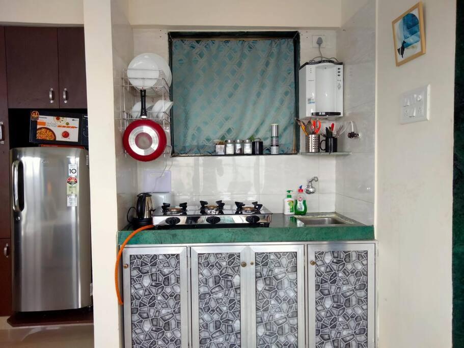 Apartment 7 - Studio Velankanni Heights, Behaind Nanavati Hospital, Vile Parle By Connekt Homes