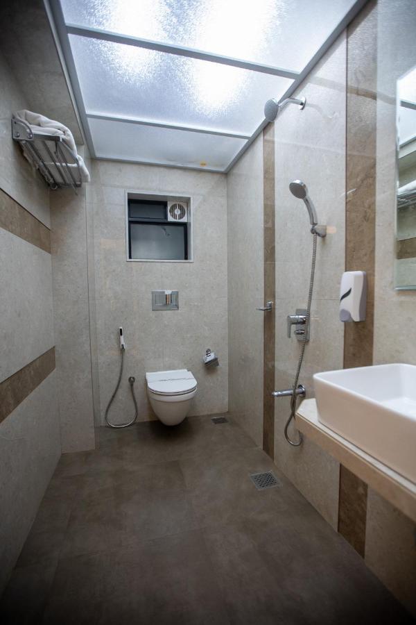 Naaz Executive Hotel Mumbai