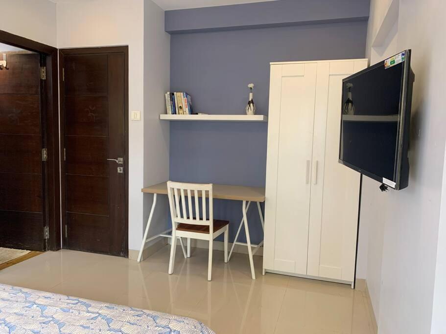 Sterling 401, Off Carter Road, Bandra West By Connekt Homes Apartment *