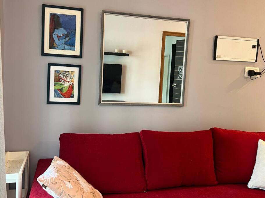 Apartment Pali Carters Building 102, 20th Road, Khar West By Connekt Homes Mumbai