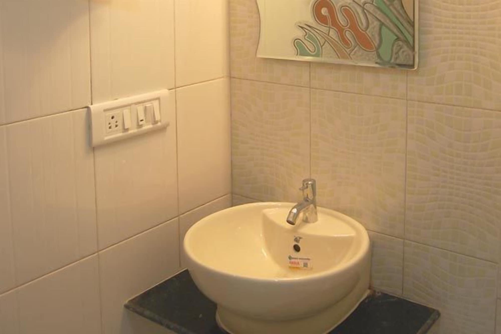 Hotel Oyo 8311 Galaxy Residency Mumbai