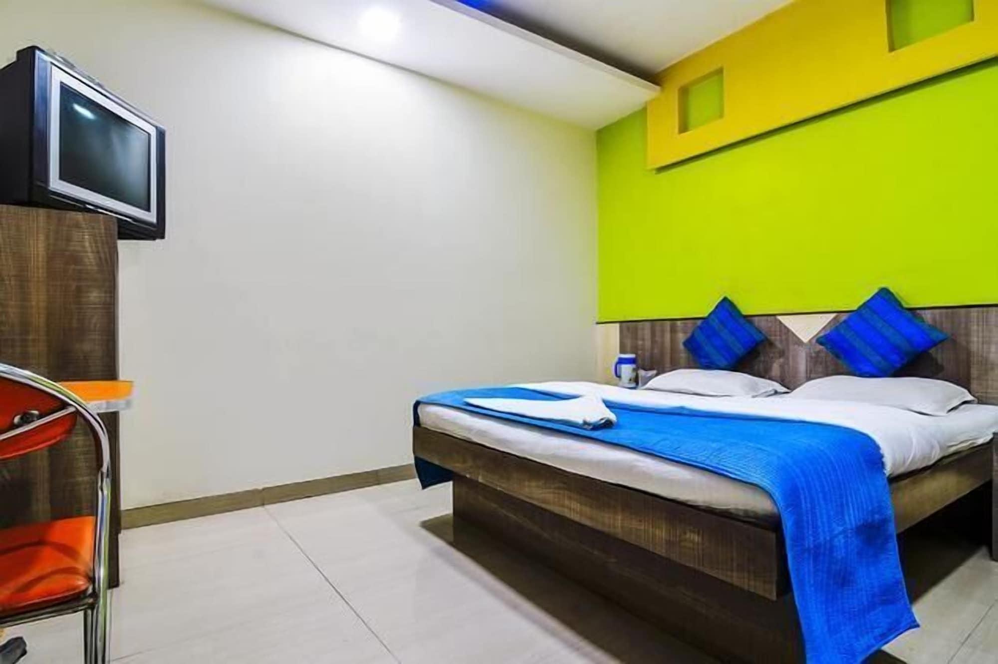 Oyo 8311 Galaxy Residency Hotel 3*
