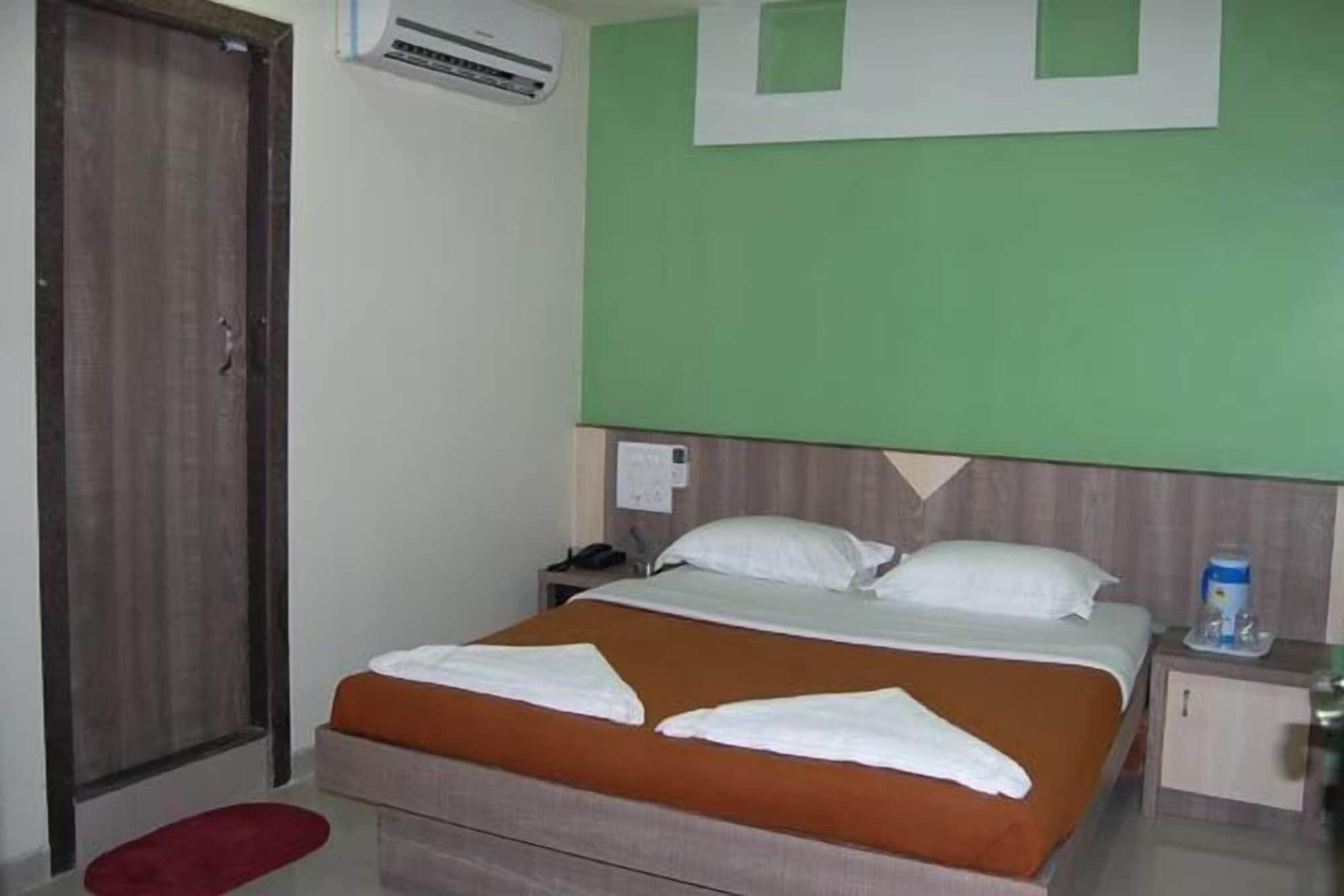Oyo 8311 Galaxy Residency