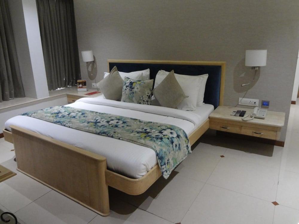 Suncity Apollo - Gateway Of India Hotel