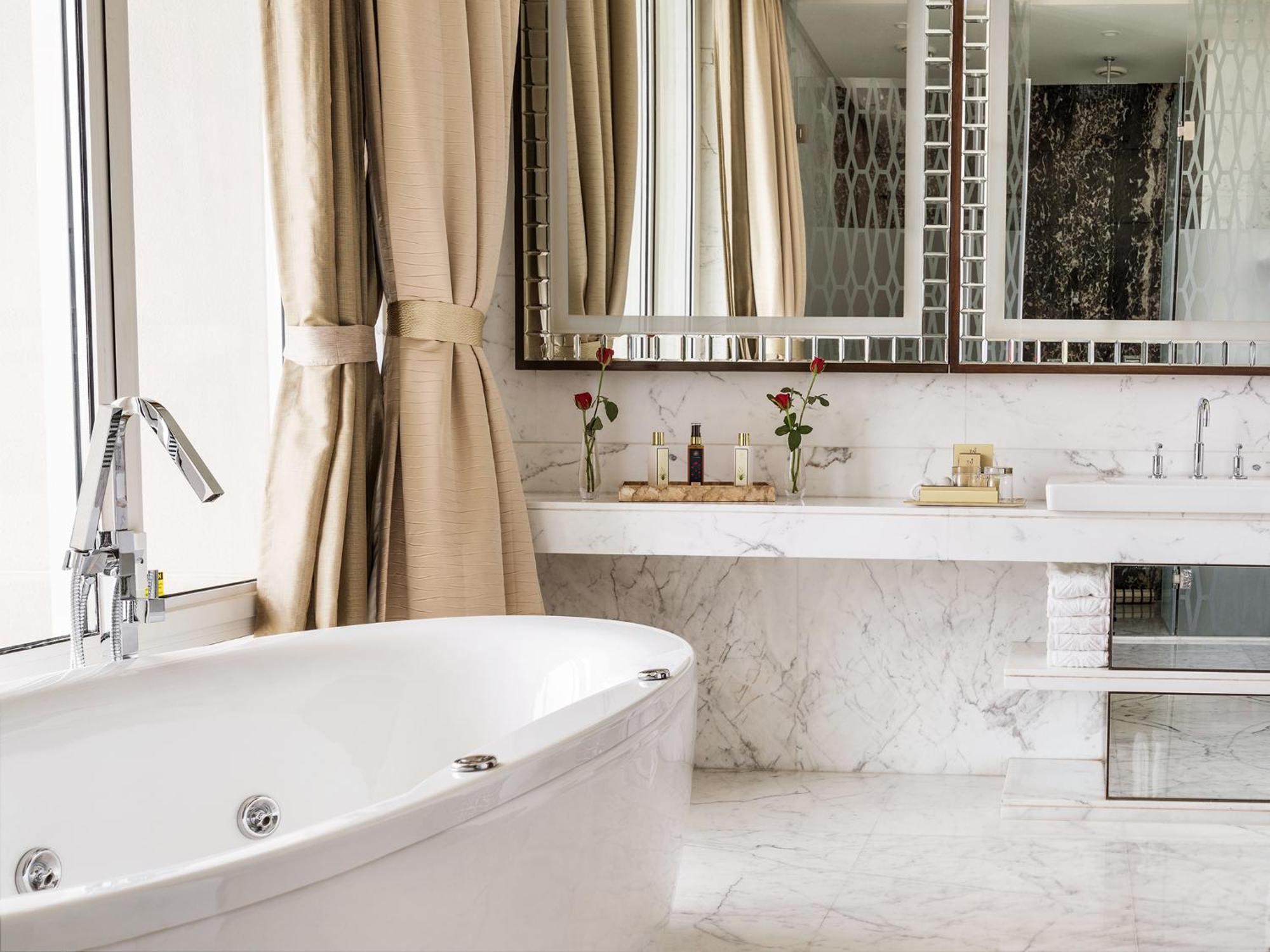 Taj Santacruz Hotel 5*