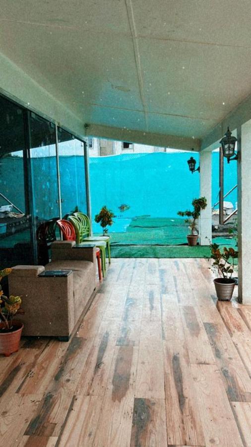 Guest house White House Goregaon *