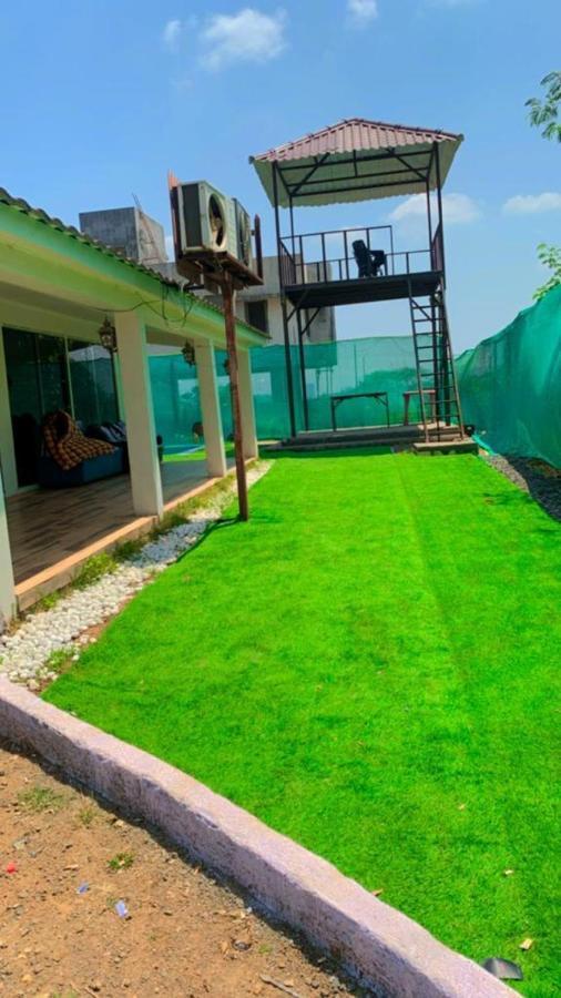 White House Goregaon Guest house