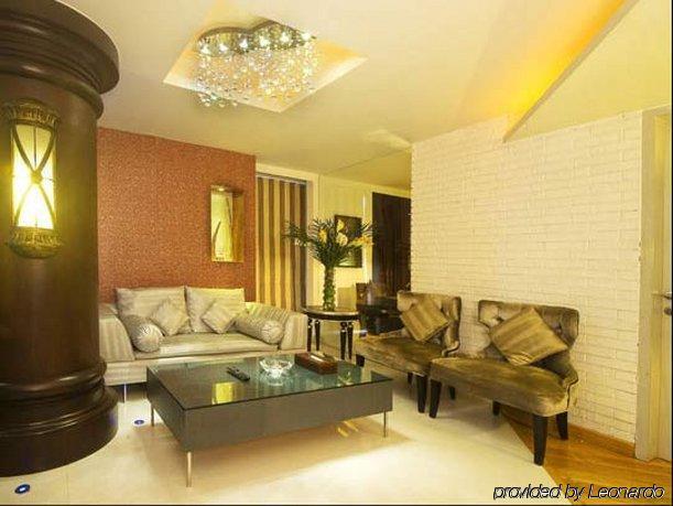 Peninsula Grand Hotel