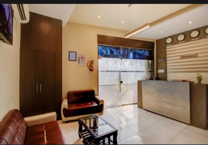 Emerald Near T2 International Airport 3* Mumbai